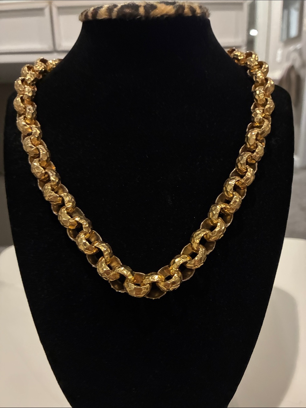 Classic Gold-Link Chain Necklace - Elegant Women’s Jewelry